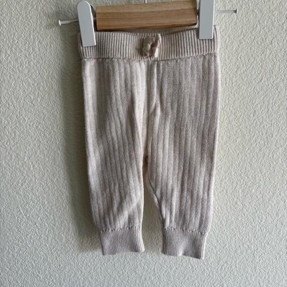 Cat & Jack Cream Ribbed Knit Joggers 0-3M - Picture 1 of 3